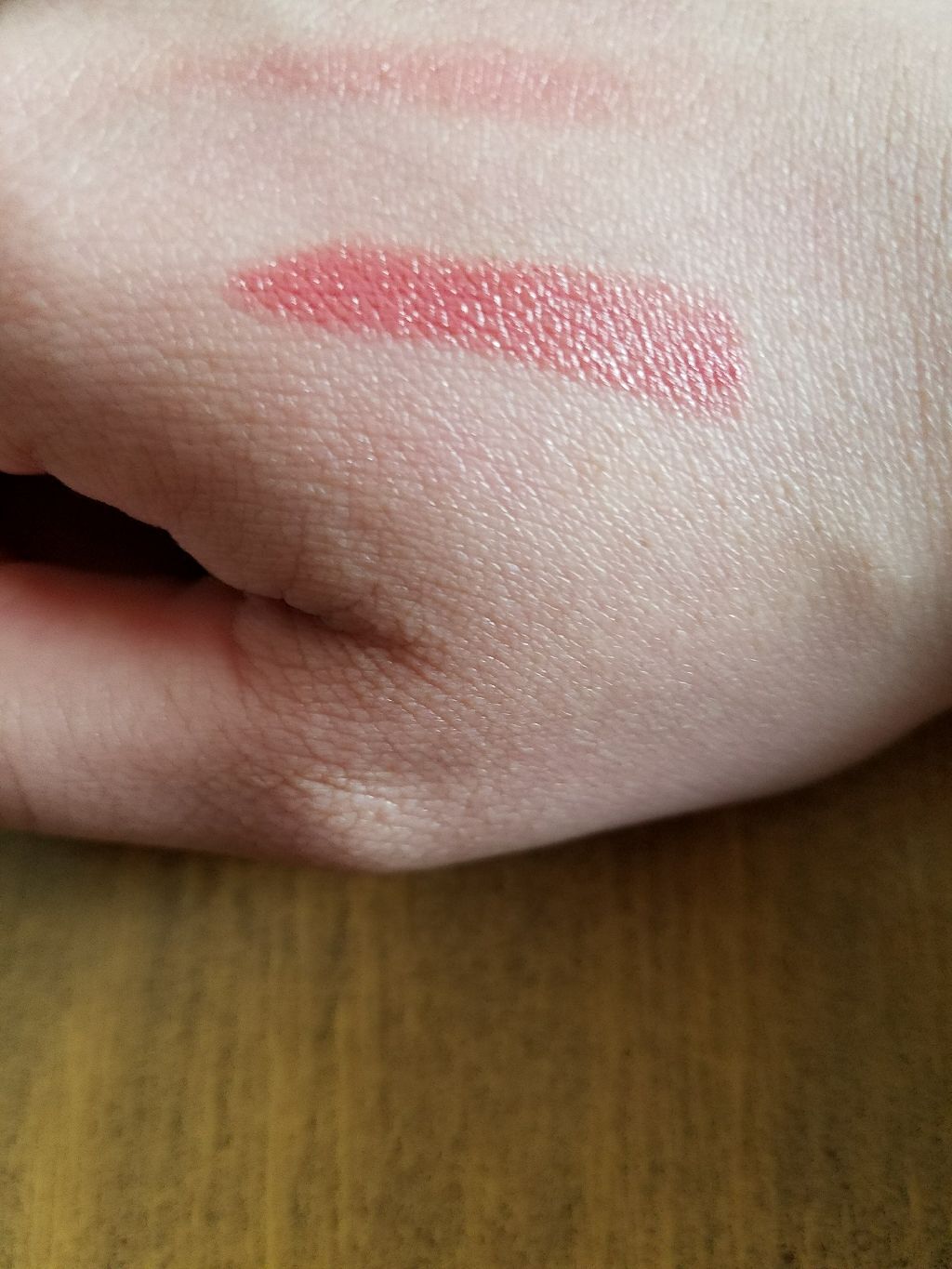 BURT'S BEES リップクレヨンのクチコミ「正月に買ったBurt's Beesの福袋のリップクレヨン💄
色は濃いめのピンク✨
発色はまあま.....」（2枚目）