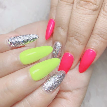 メイ on LIPS 「#夏ネイル#ネオンカラーネイル#ロングネイル..」(3枚目)