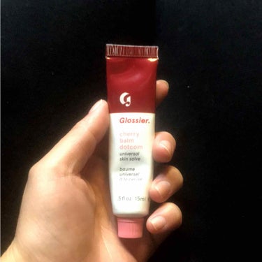 Glossier. Glossier cherry balm dotcomのクチコミ「ニューヨークソーホーのグロッシアーで購入
人気ブランドなのにお手軽プライスでびっくり
もちがい.....」（1枚目）