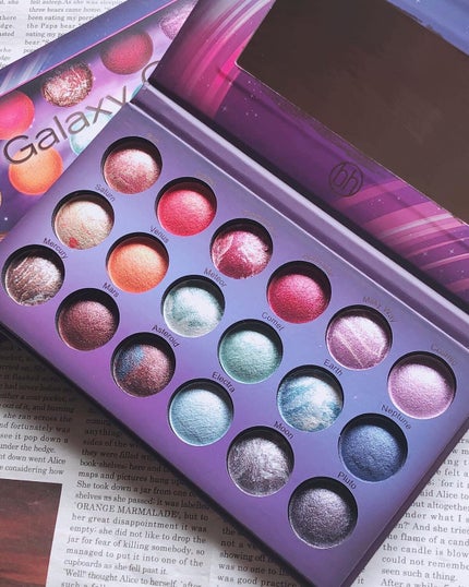 Galaxy Chic Baked Eyeshadow Palette/bh cosmetics/アイシャドウパレットを使ったクチコミ(2枚目)