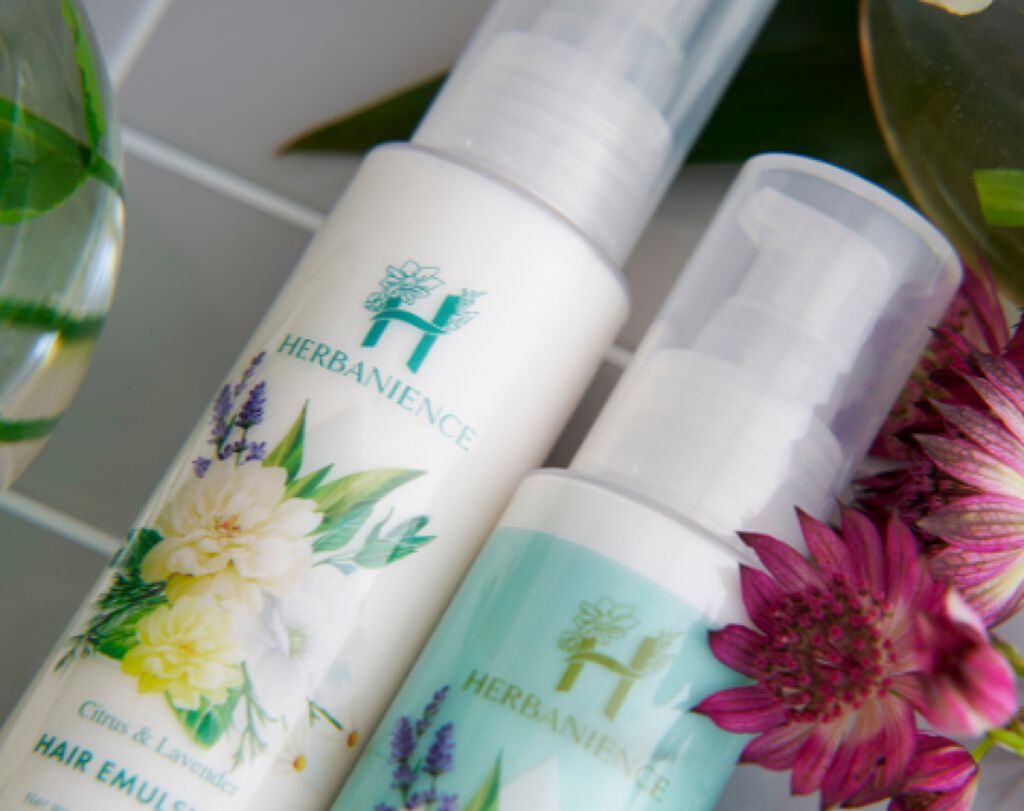 ヘアオイルとヘアミルクのメリットを両立🌿ハーバニエンス ヘアエマルジョン（1枚目）