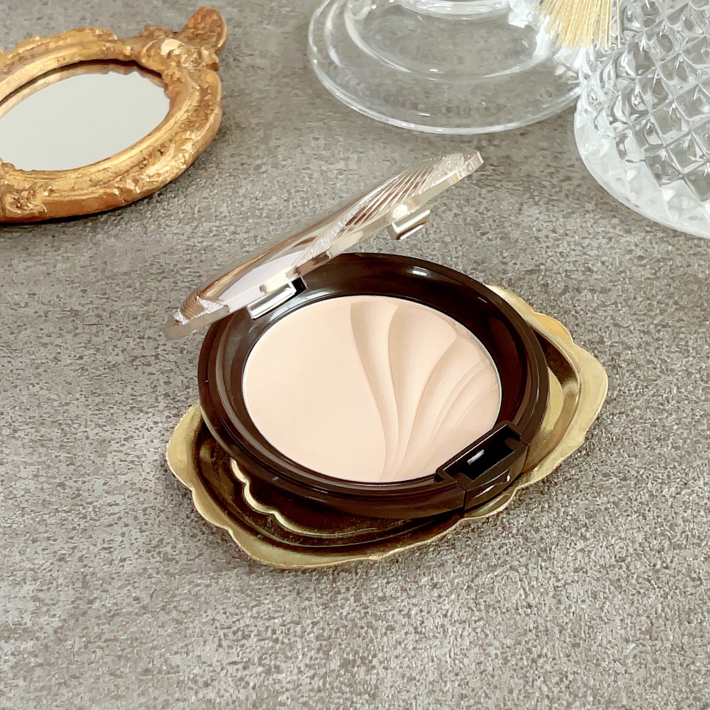 フェイスアップ プレストパウダー SPF23 / PA++/COVERMARK/プレストパウダーを使ったクチコミ(1枚目)