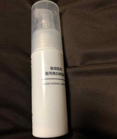 【使い切り商品】
💐無印良品 敏感肌用 薬用美白美容液 50ml

こちらは"ニキビ跡が薄くなった" という投稿を見て気になって買いました😌

使い続けたのですが、私にはニキビ跡が薄くなったかどうかよく