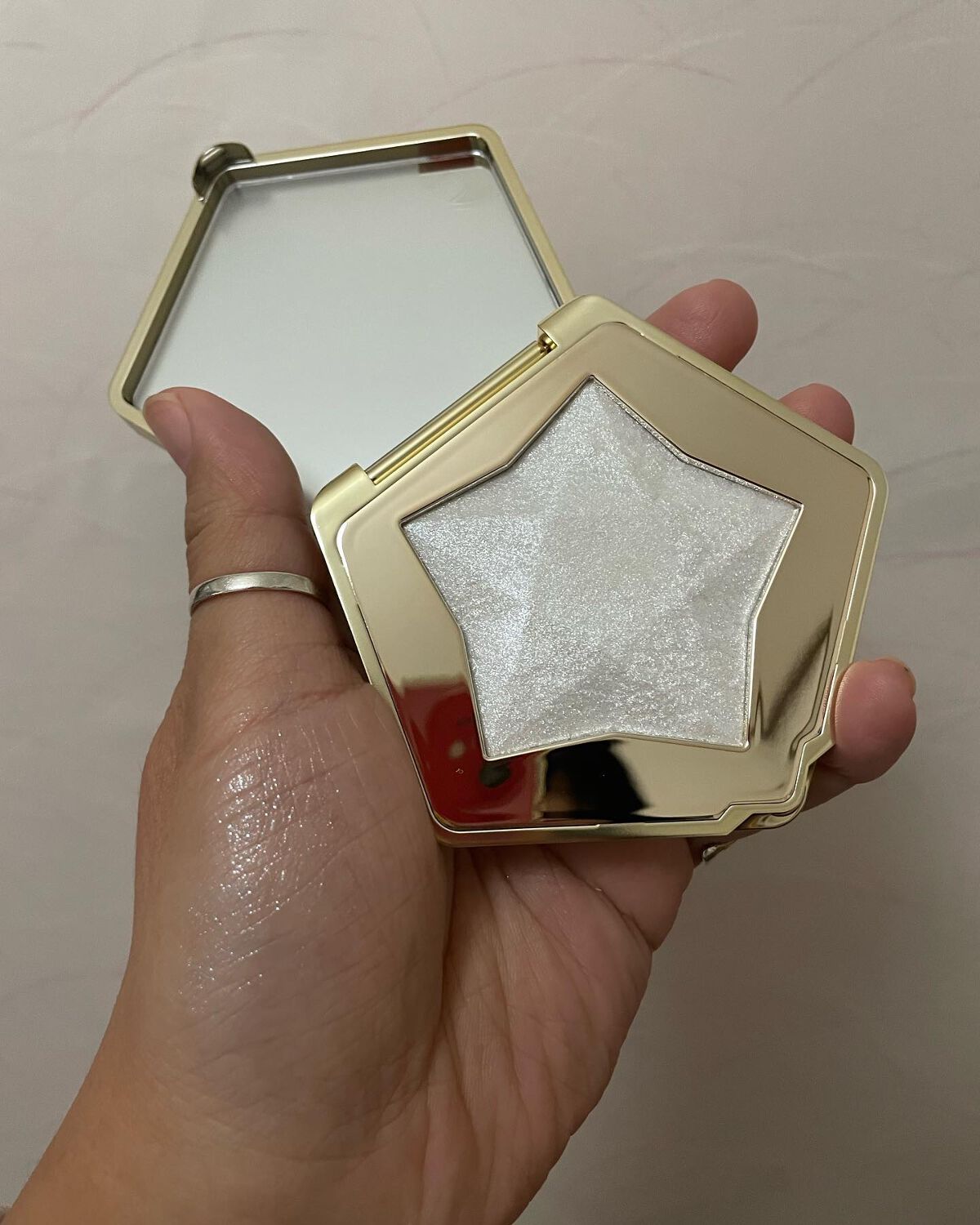 キャサリン3号 on LIPS 「パーフェクトダイアリースターダストダイアモンドハイライトパウダ..」(2枚目)