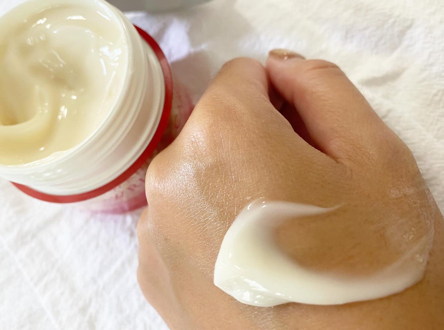 sarichan1219 on LIPS 「1つで7役✨化粧水、シワ改善美容液、乳液、クリーム、マッサージ..」(4枚目)