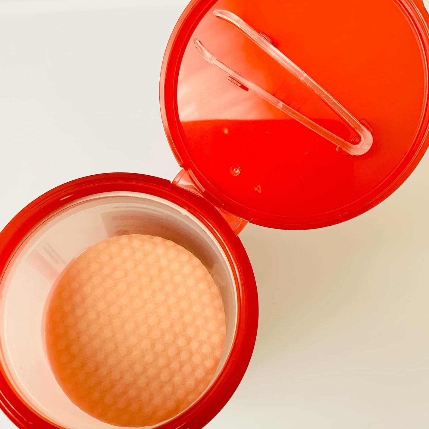 spice_elly on LIPS 「❤️新発売❤️メディキューブレッドアクネピーリングパッド✨..」(2枚目)