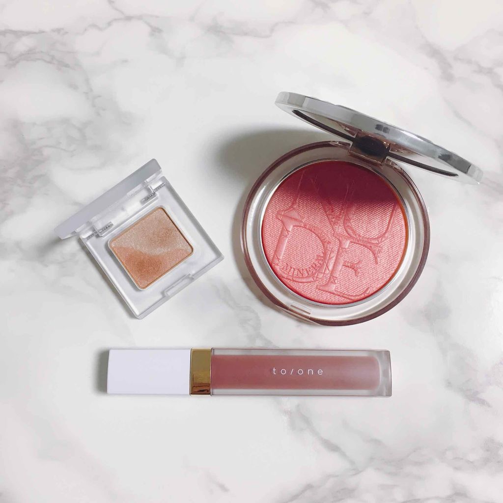 トーン ペタル エッセンス グロス/to/one/リップグロスを使ったクチコミ(2枚目)