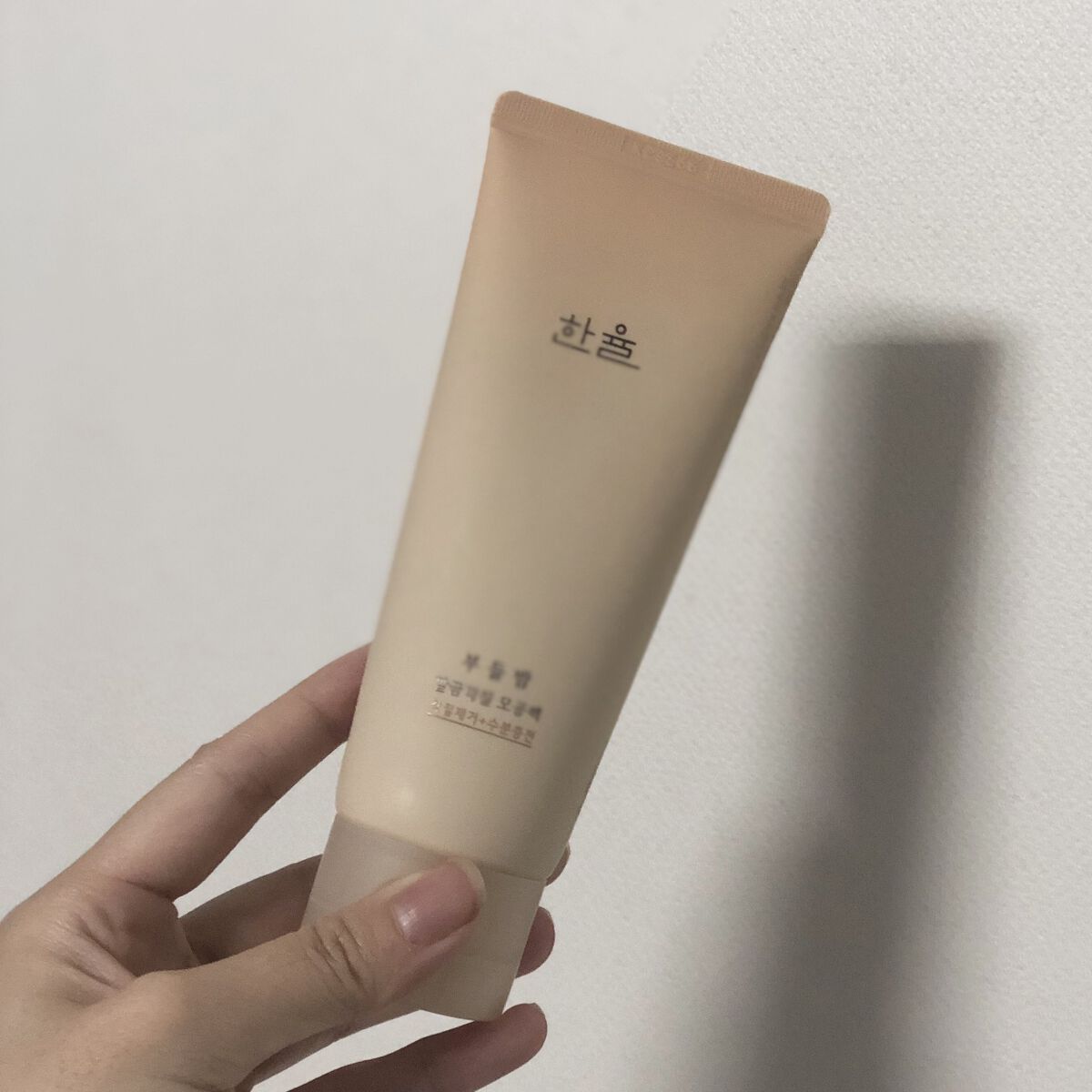 ハンユル
すべすべ栗角質スッキリ毛穴パック

最初見た時、栗のパックなんて
珍しくて試してみました🌰

まず開けた瞬間、ほのかな栗の匂い😳
顔に塗っているとさらに栗の匂いを
感じます💓

嫌な匂いというより、
モンブランのような栗のお