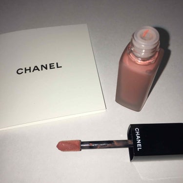 CHANEL ルージュ アリュール インク
156 LOST

唇の色をちょうどよく落ち着かせてくれる
素の唇の色を綺麗にベージュに変えてくれる優れものです。

ベージュリップを付けたい時はもちろん、
