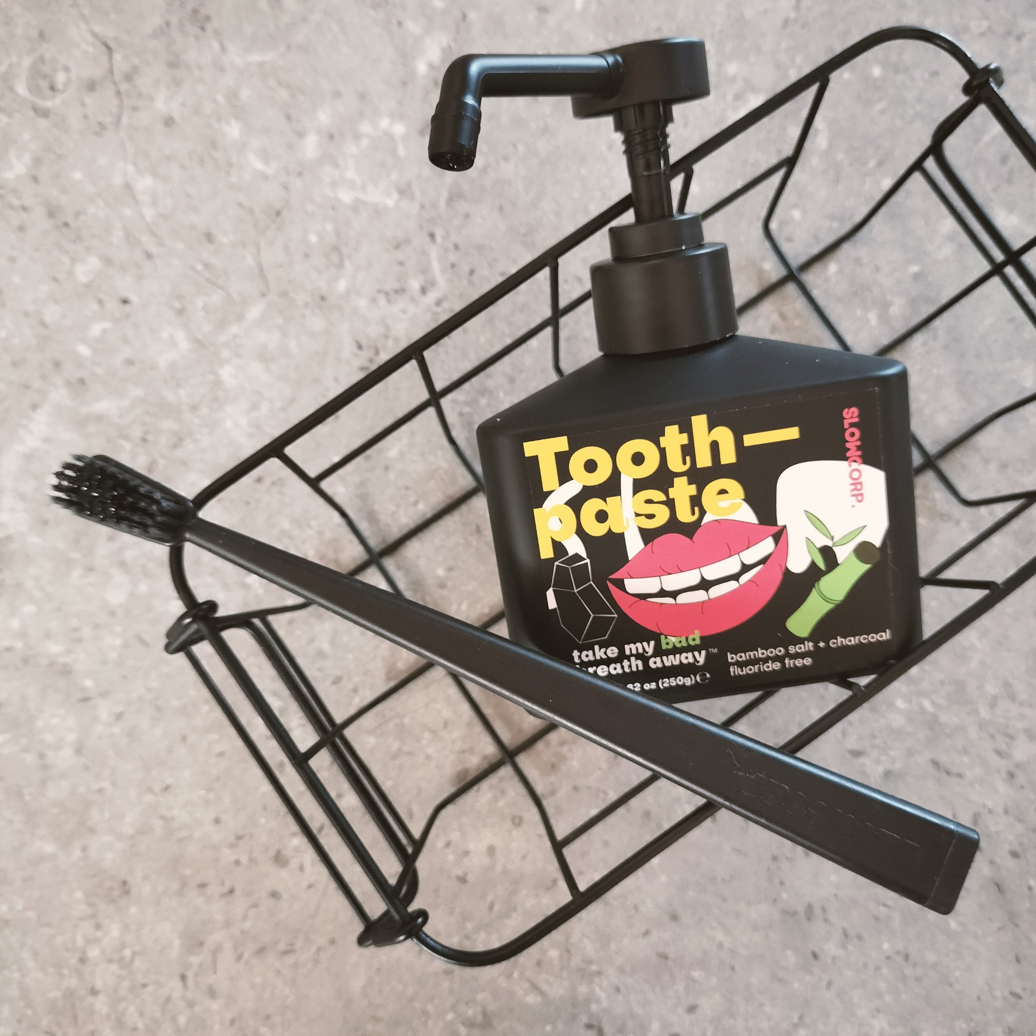 toothpaste bamboo salt + activated charcoal / SLOWCORP