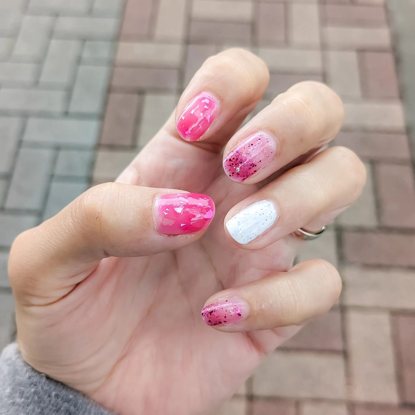 ジェルフィニッシュ ネイルカラー 913 フォーグッドネスベイクス/サリーハンセン/マニキュアを使ったクチコミ（3枚目）