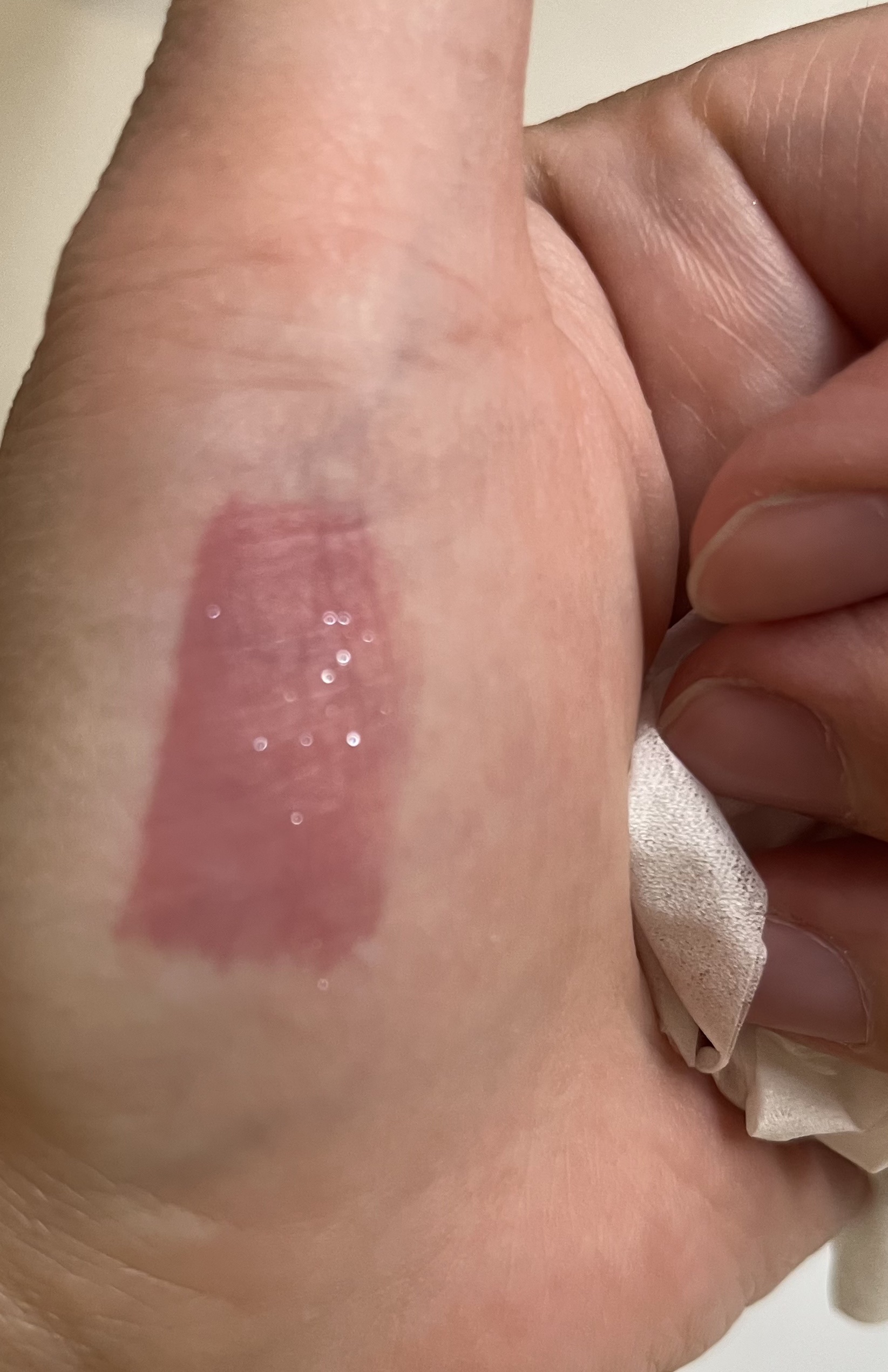 ジェリー ティント リップカラー 008 クランベリー スプラッシュ/REVLON/リップティントを使ったクチコミ（2枚目）