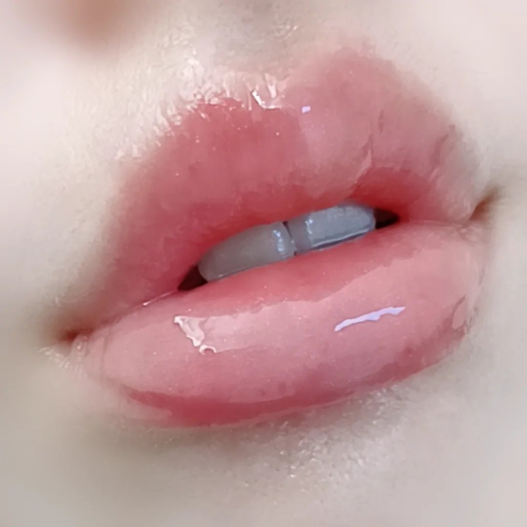 ジューシーベリープランピングリップオイル/TOCOBO/リップグロスを使ったクチコミ（3枚目）