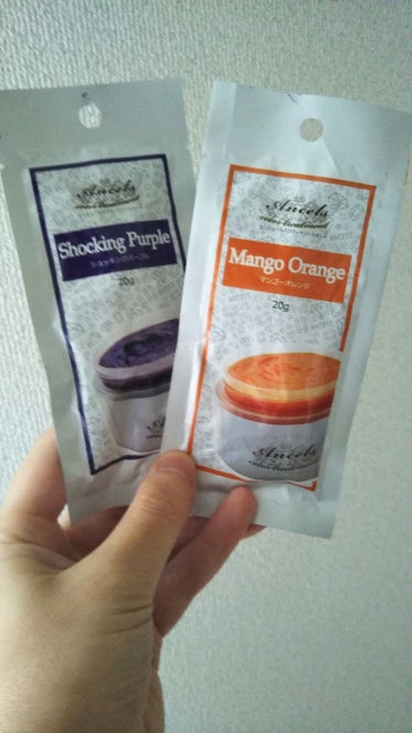 エンシェールズ　カラーバタープチ😀
発色も良く　ブリーチした髪の毛に特に綺麗に
染まります🍊🍇
襟足の内側だけブリーチしてますが、マンゴーオレンジの
方が色持ちは良いかなと思いました🍊🍍
ショッキングパ