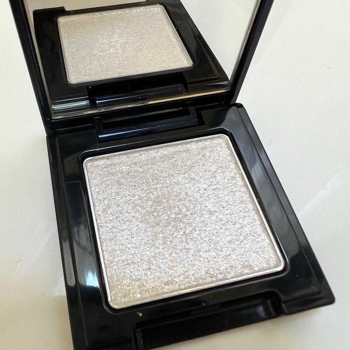 ラズル アイカラー/エレガンス ラズル /単色アイシャドウを使ったクチコミ（1枚目）