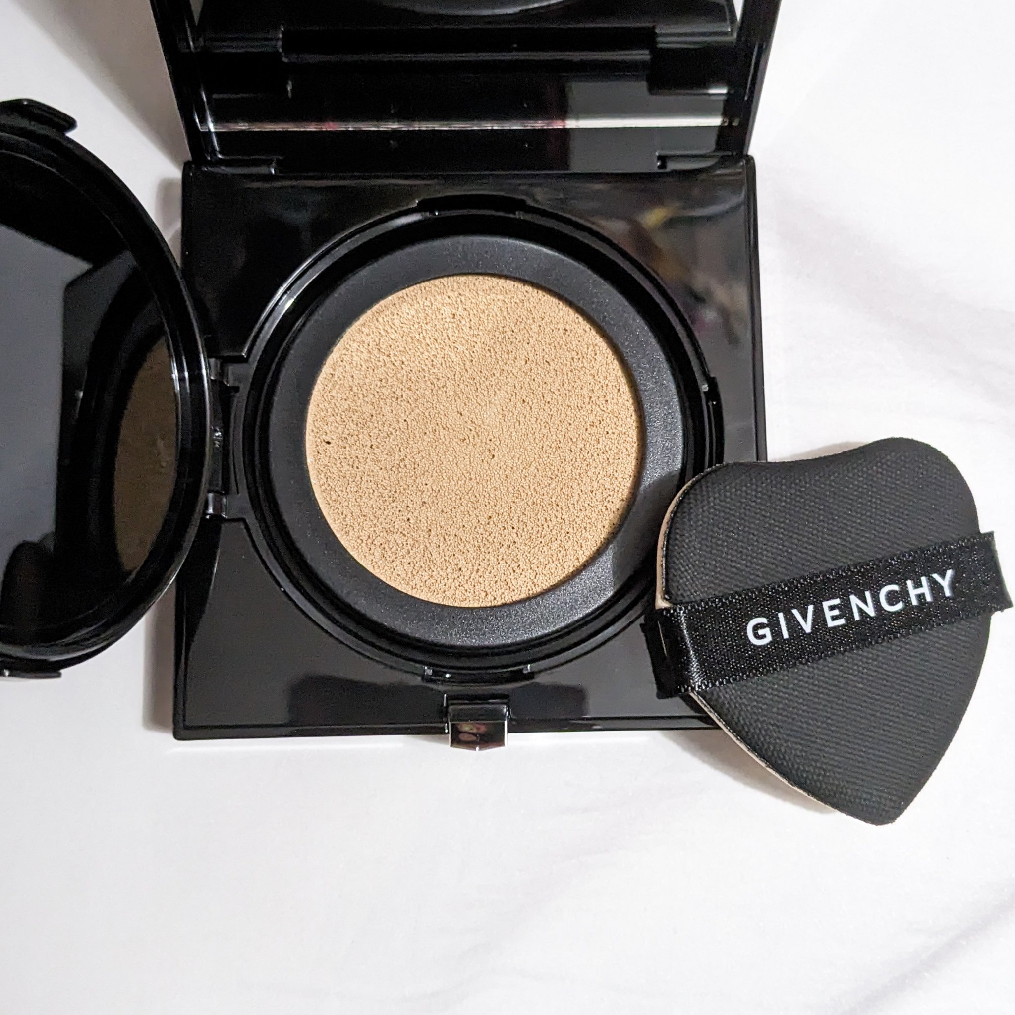 プリズム・リーブル・スキンケアリング・グロウ・クッション/GIVENCHY/クッションファンデーションを使ったクチコミ（2枚目）