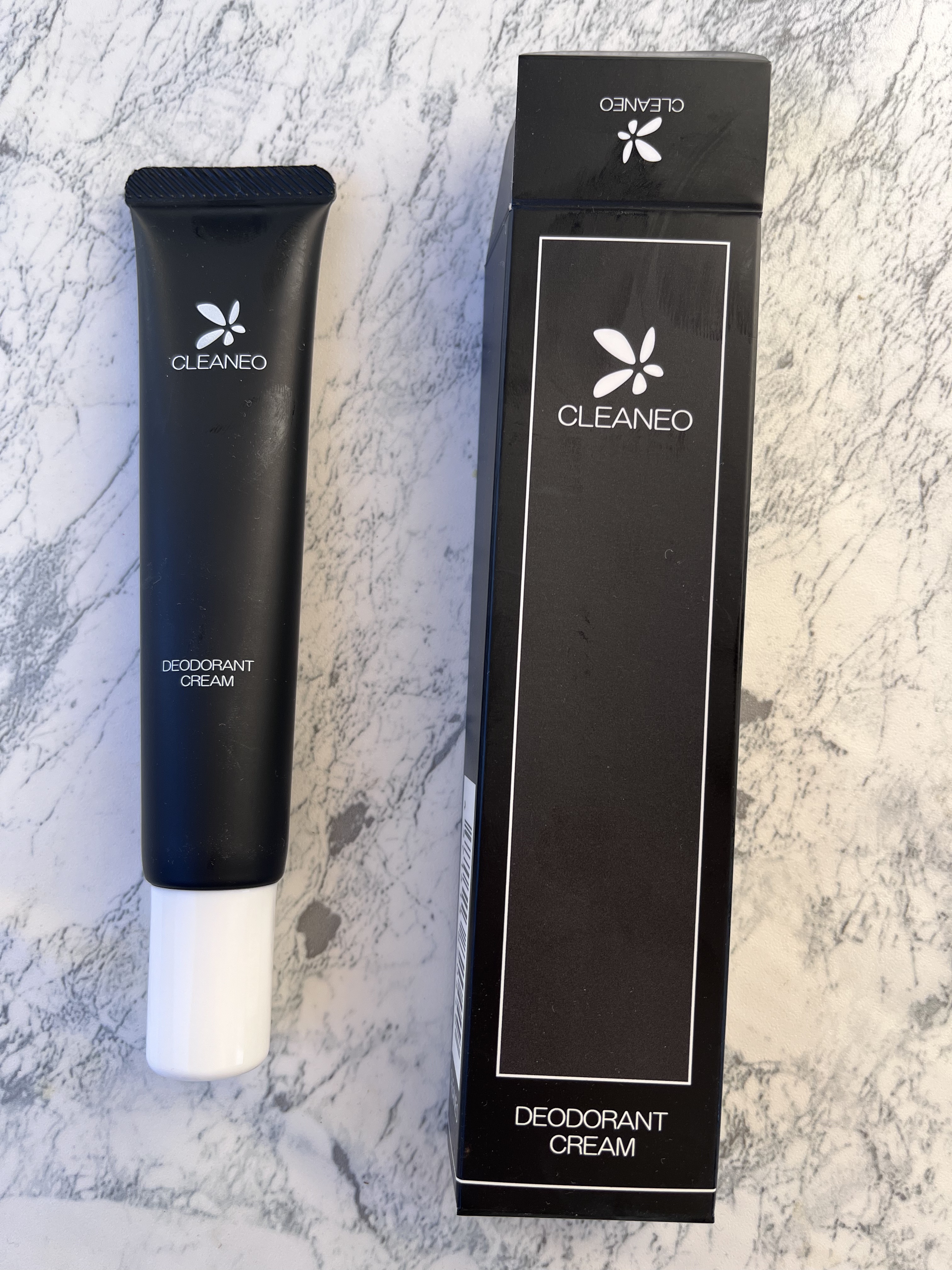 クリアネオクリームは、天然成分を配合したスキンケアクリームで、こどもと一緒に使用出来るのが◎
のひがよくサラッとした使い心地でした。
デリケートゾーンにも使える優れものです。
これからの季節にぴったりな製品です。
