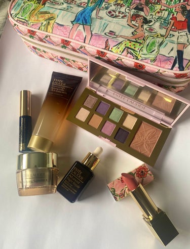 ESTEE LAUDER マザーズ デイ セット 2024のクチコミ「💜💜

エスティの母の日セットに入っていたパレットとリップでメイク💄

母の日セット¥9.90.....」（2枚目）