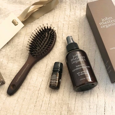 【jonh masters organics/シャイニーヘアキット】

バイトの先輩からプレゼントでいただきました🎁


入っているものは、

①G&C リープインコンディショニングミスト〈洗い流さない