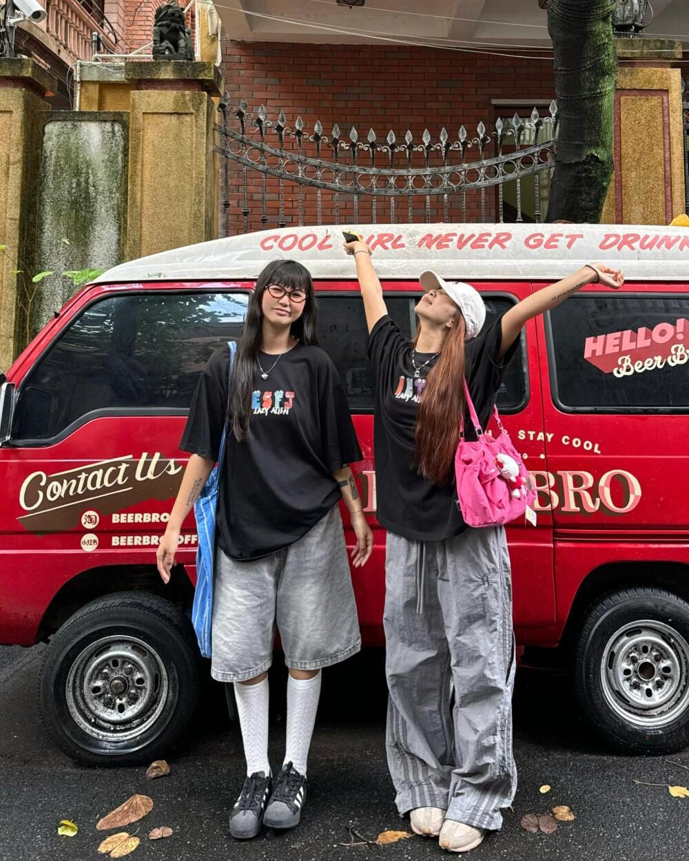 ひとみ on LIPS 「このグループ写真、とても気に入ってるよ#コーデ#韓国ファッショ..」(4枚目)