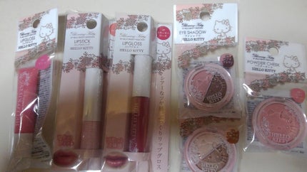 パウダーアイシャドウ ブルーミングキティ/DAISO/アイシャドウパレットを使ったクチコミ(1枚目)