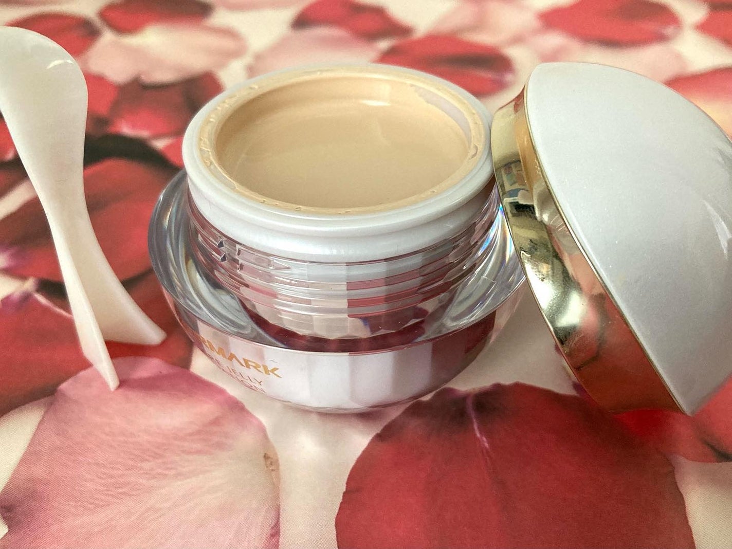 AYA on LIPS 「カバーマークスキンケアジェリーファンデーション9/1新発売の製..」(2枚目)