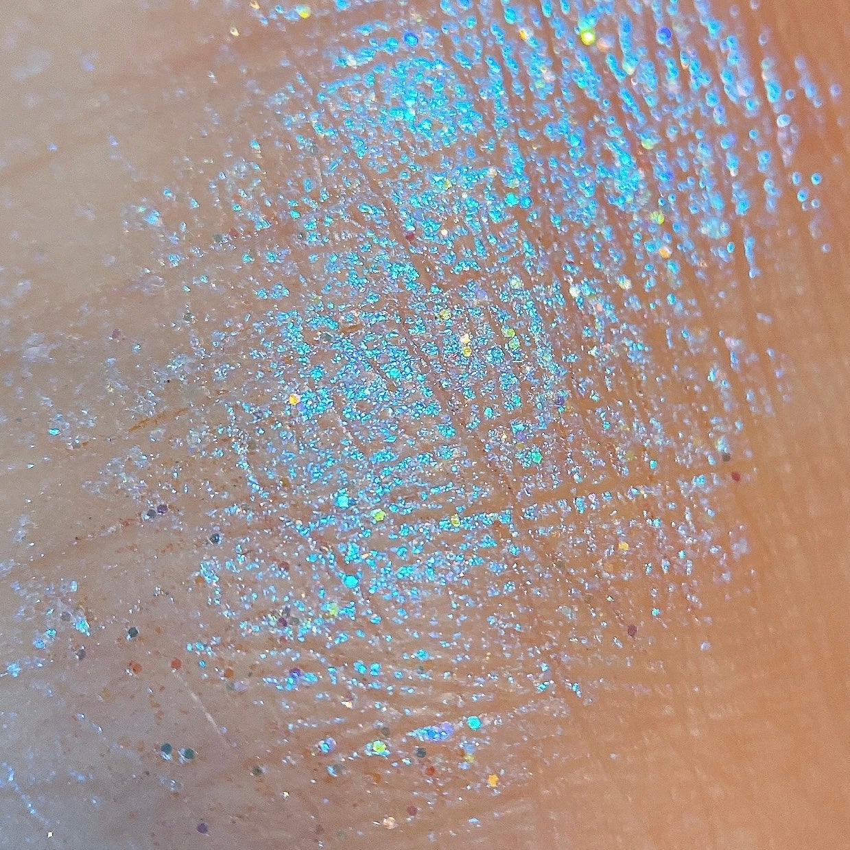 ダズルシャドウ リキッド/M・A・C/リキッドアイシャドウを使ったクチコミ(5枚目)