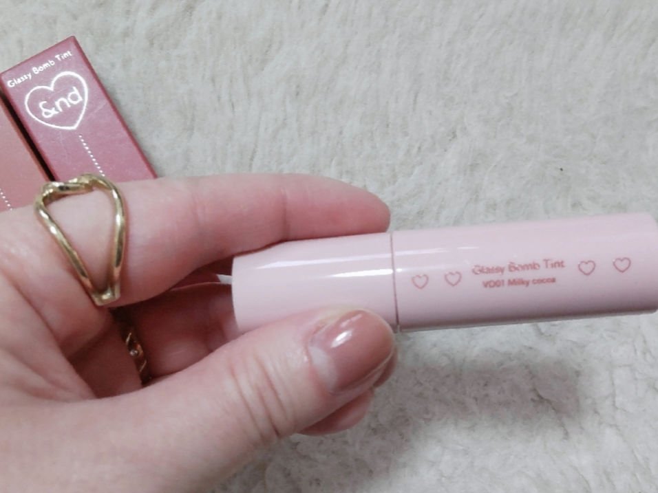 アンドバイロムアンド　グラッシーボムティント/&nd by rom&nd/リップティントを使ったクチコミ（3枚目）