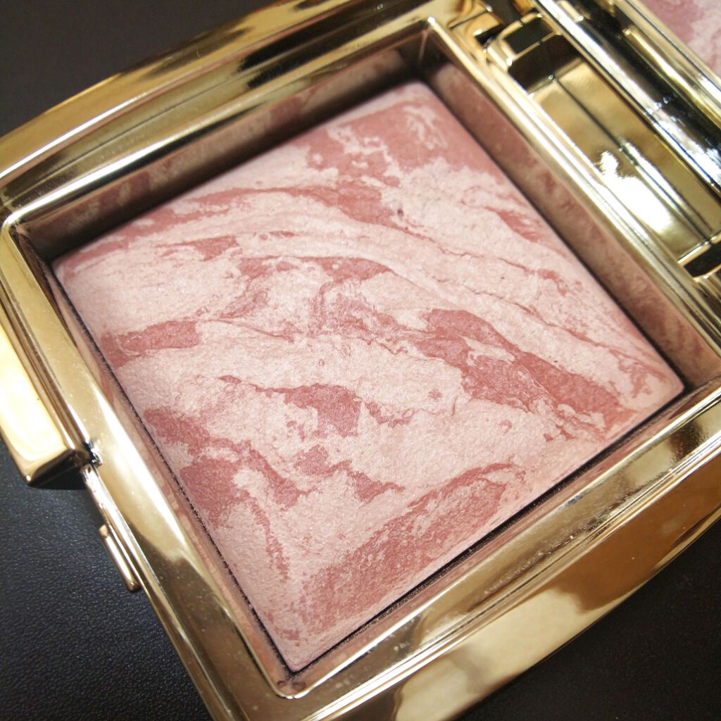 Ambient Lighting Blush/HOURGLASS/プレストパウダーを使ったクチコミ（2枚目）