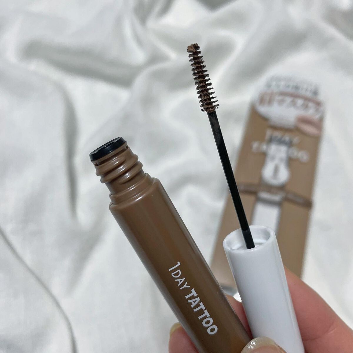 カ ナ on LIPS 「□ニュアンスブロウマスカラ(03フォギーブラウン).価格880..」(2枚目)