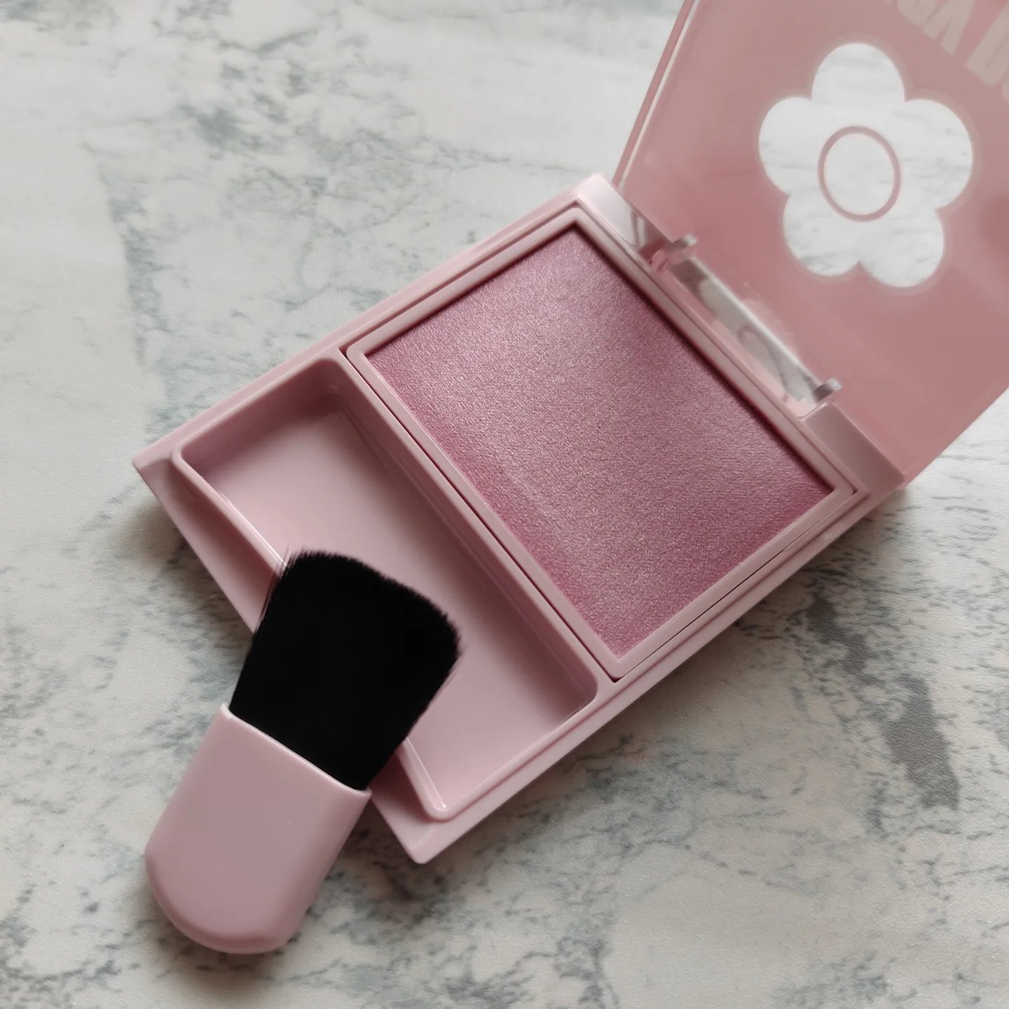 パウダーブラッシュ PK-02 ライラックピンク/DAISY DOLL by MARY QUANT/パウダーチークを使ったクチコミ（2枚目）