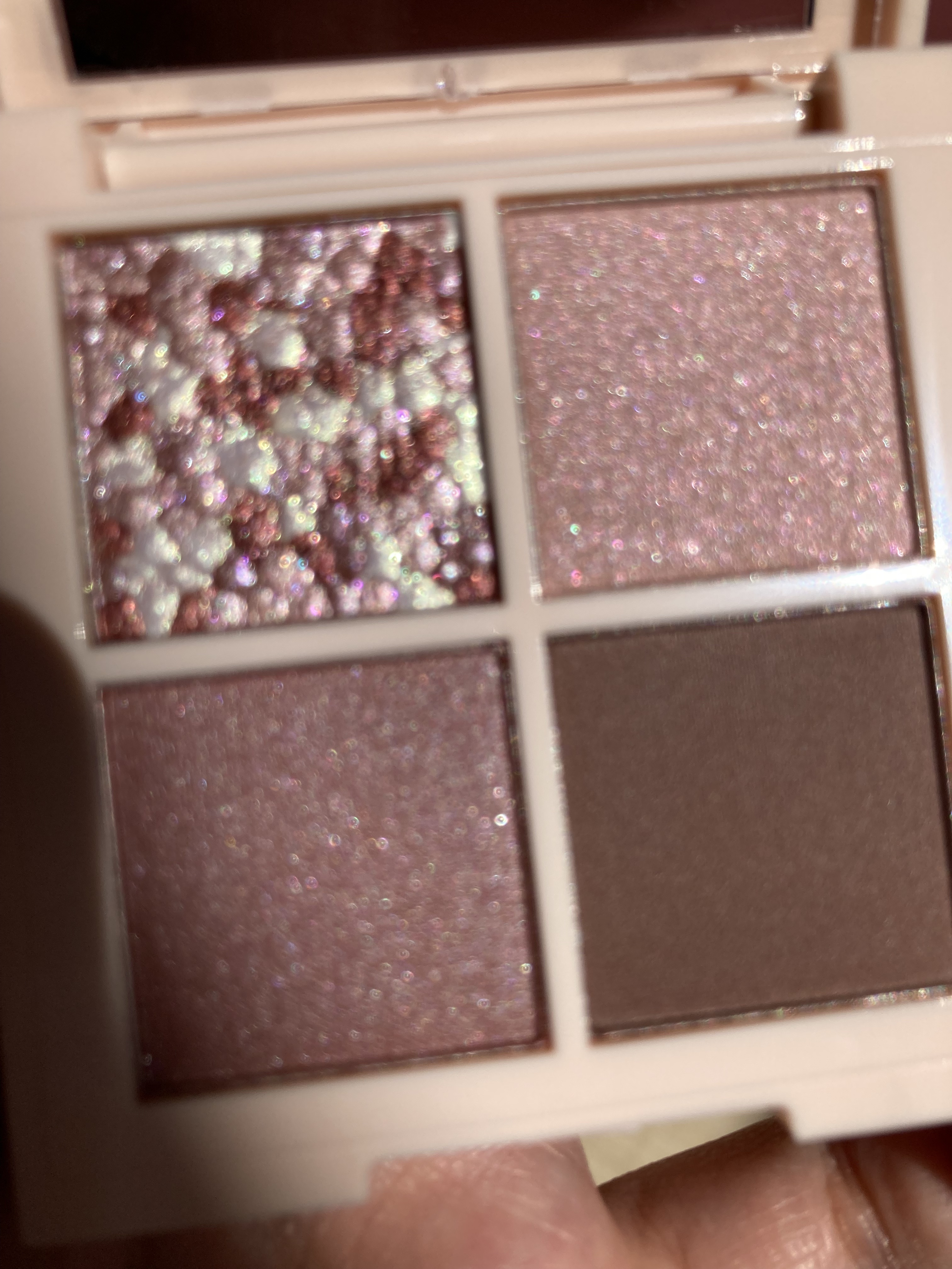 レブロン ダズル アイシャドウ クアッド 004 ロージーブラウン/REVLON/アイシャドウパレットを使ったクチコミ（2枚目）