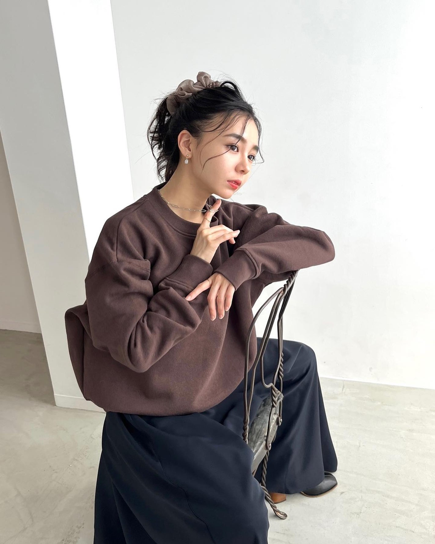 HARUNA on LIPS 「たまにはヘアメイク🎥.ツヤっとをベースに、眉とリップにポイント..」(2枚目)