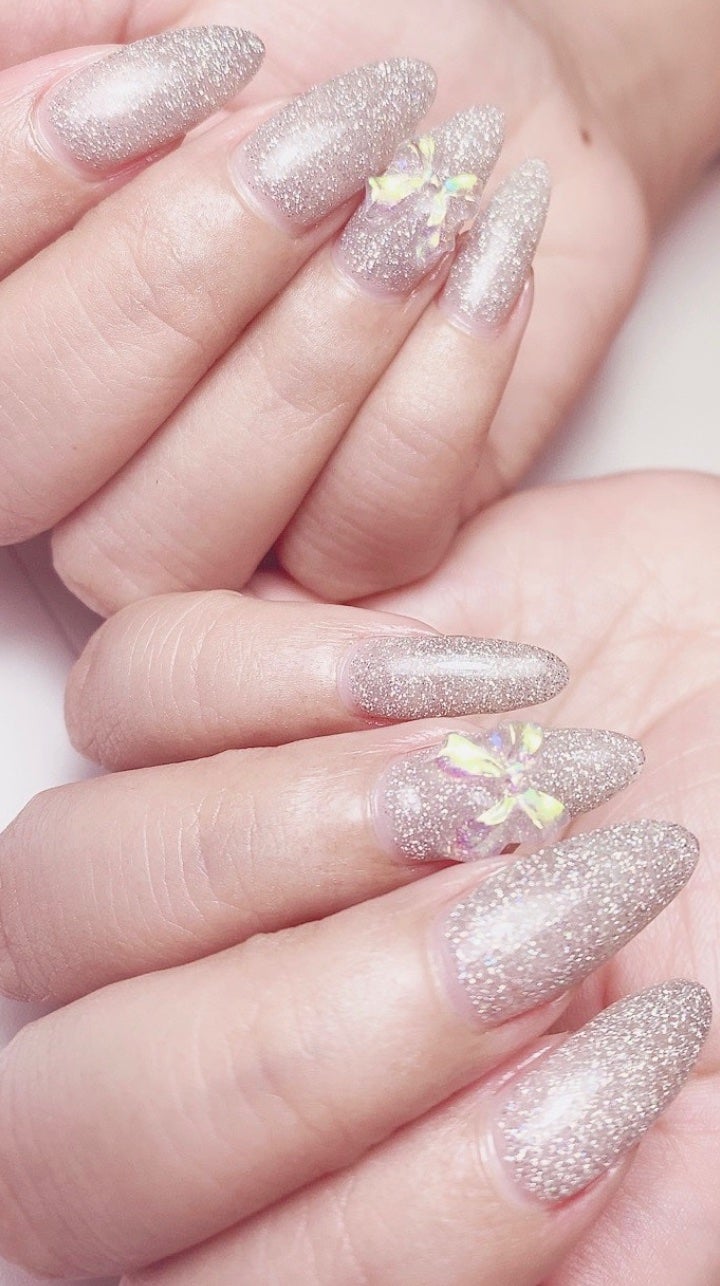 メイ on LIPS 「テンションあがるキラキラネイル✨フラッシュネイル大好き😘#甘め..」(1枚目)