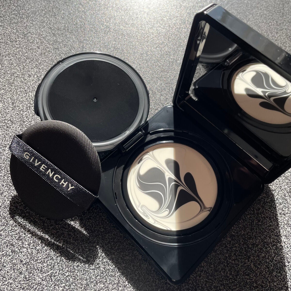 ソワン ノワール UV コンパクト/GIVENCHY/日焼け止めローションを使ったクチコミ(1枚目)