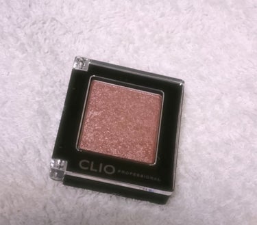 CLIO プロシングルシャドウのP５９チェリーチョコです♥️

チェリーチョコという名前のとおり、ピンク系ブラウンの発色でした

粉飛びはしなかったです

セザンヌの単色のアイシャドウと合わせるとキラッ