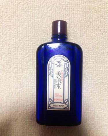 明色美顔水
薬用化粧水
90ml

少し前にニキビに効くとネットで話題になってたので購入してみました。

テクスチャーはサラサラで、とにかく香りが強い化粧水です。

わたし自身今までほとんど香り付きの物