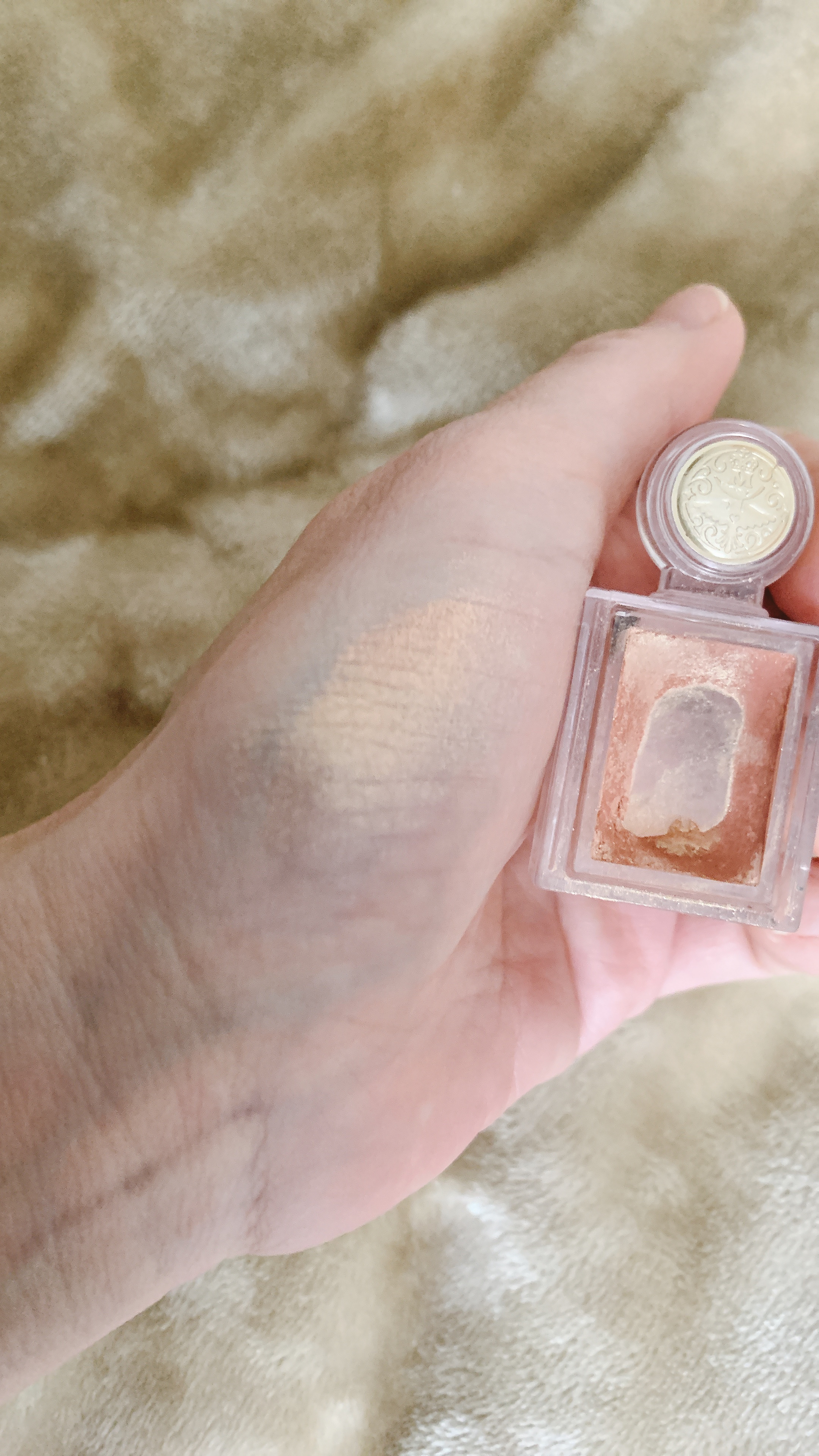 シャドーカスタマイズ/MAJOLICA MAJORCA/単色アイシャドウを使ったクチコミ（3枚目）