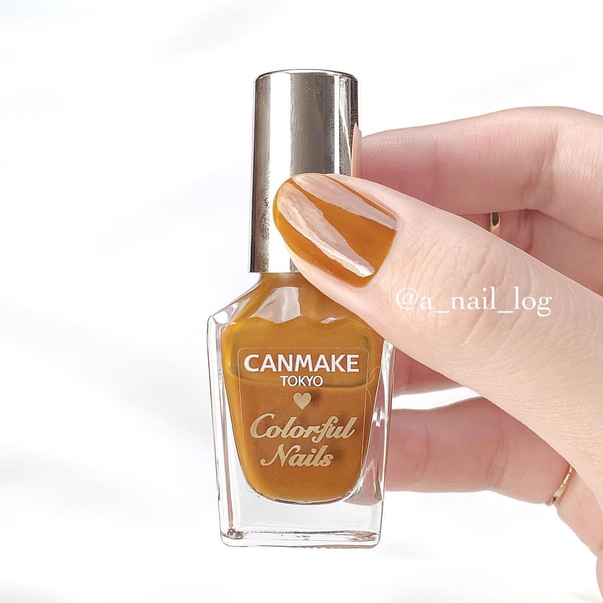 カラフルネイルズ N74 クレームブリュレ/キャンメイク/マニキュアを使ったクチコミ（2枚目）