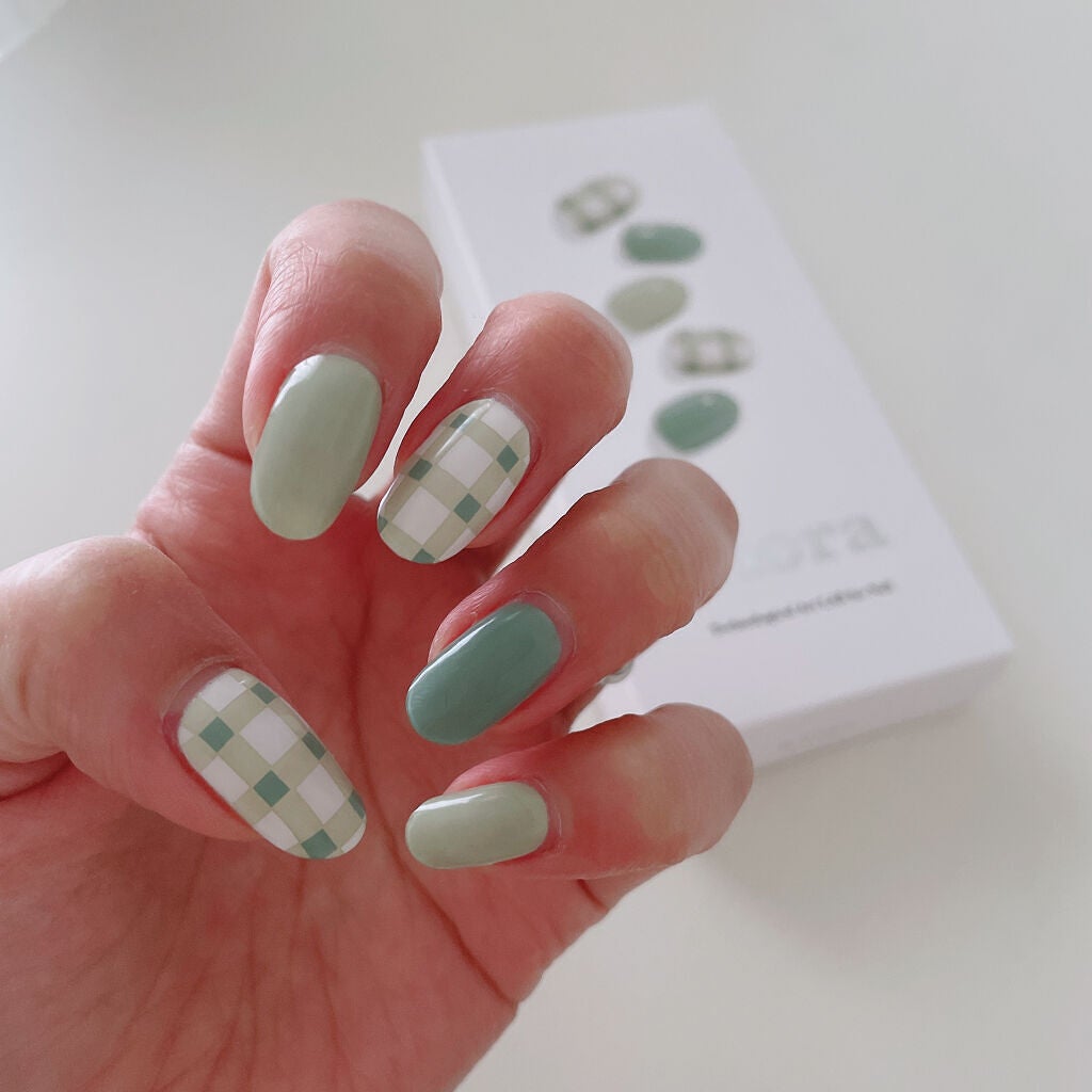 みーきです。 on LIPS 「今月のオホーラネイル💚春を先取りのギンガムチェック×グリーン♡..」(2枚目)