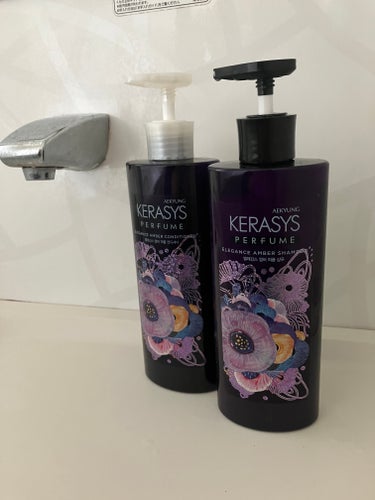 パフューム エレガンスアンバー シャンプー&コンディショナーKERASYS 

愛敬（エギョン）産業様からいだだきました😊

泡立ちもたっぷり。香りがふわふわ。大人っぽい。

パッケージを並べるとバスル