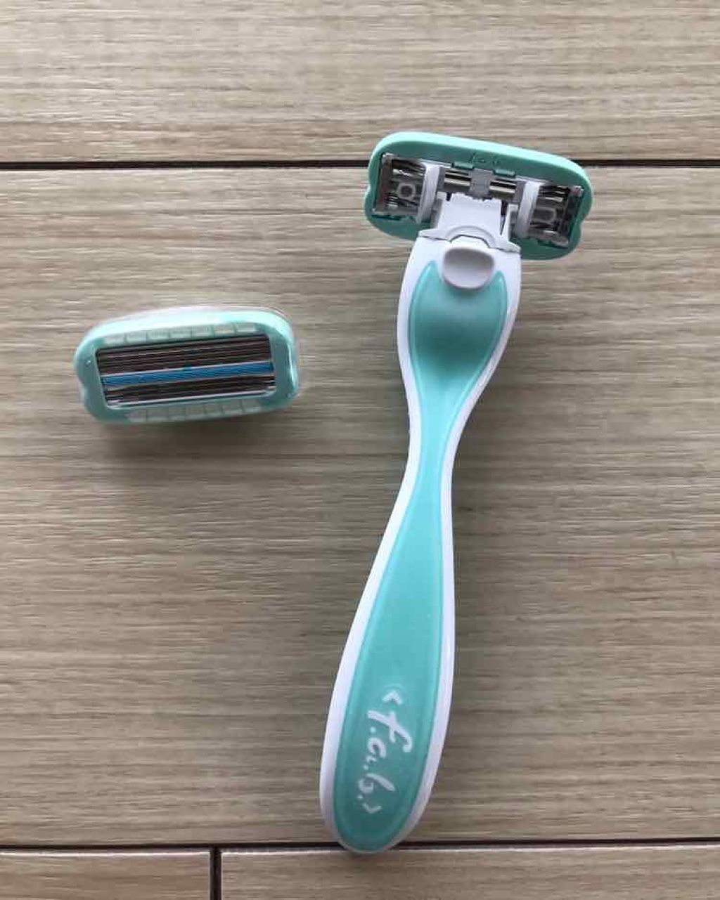 イントゥイション ファブ ホルダー 敏感肌用(替刃2コ付)/イントゥイション/シェーバーを使ったクチコミ（1枚目）