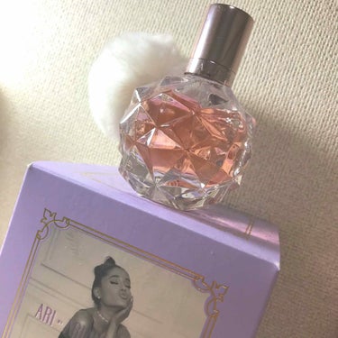 💟ARI BY ARIANA GRANDE
アリアナ第一弾の香水！
結構甘い匂いで、アリのイメージの匂い。
バニラ系の匂いが好きな人は好きだと思う！
ラストにはマシュマロも感じられる！

アリアナが好き