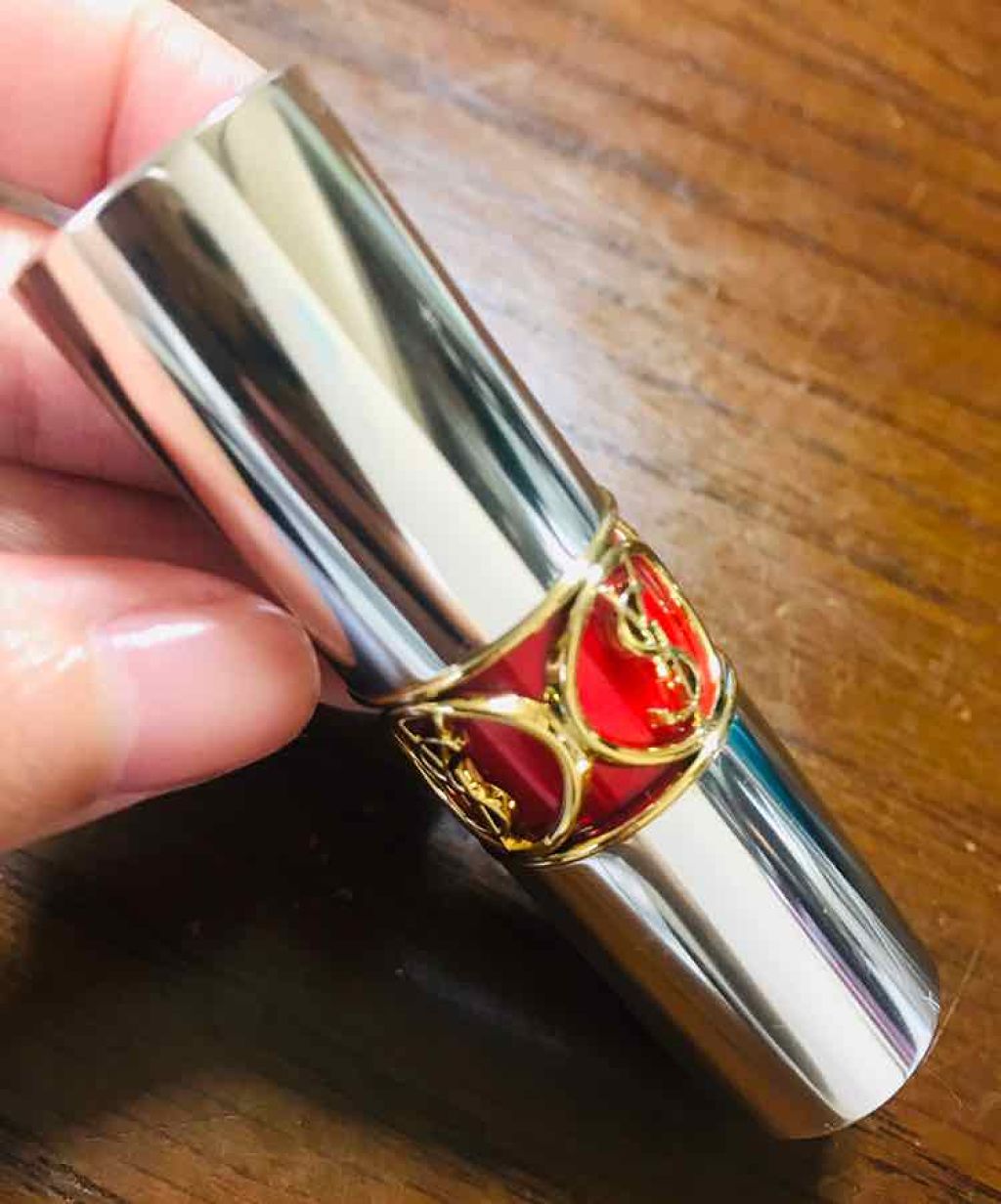 06 です


1番使いやすくて血色感になりやすいかなーとこちらのカラーを


スルスル塗れます😊

縦じわも目立ちません


06は1番濃いカラーだと聞きました

確かに重ねるとけっこう濃い

普段マットリップがっつりの人にしたら薄く感