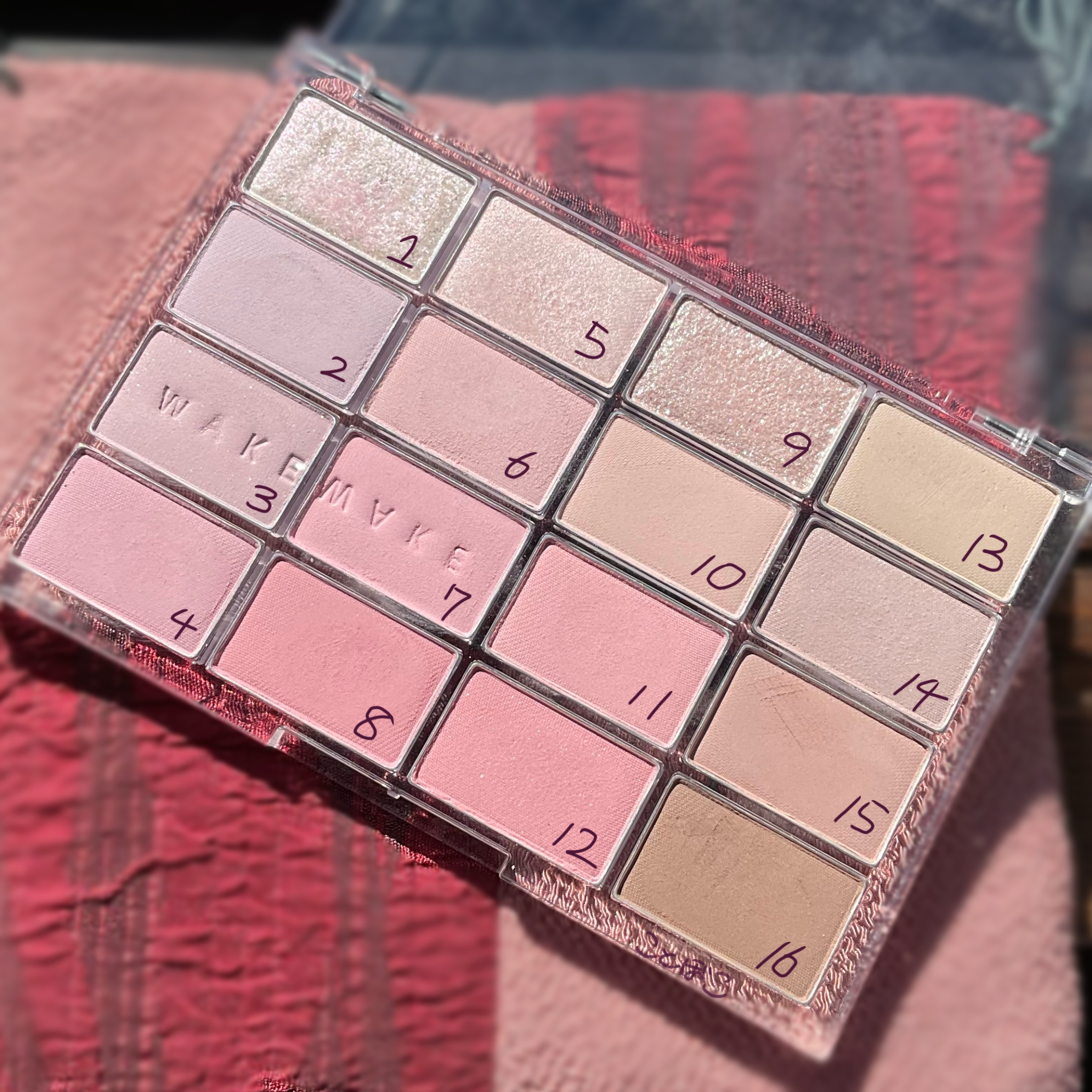 ソフトブラーリングアイパレット 04.ラベンダーブラーリング/wakemake/アイシャドウパレットを使ったクチコミ（2枚目）