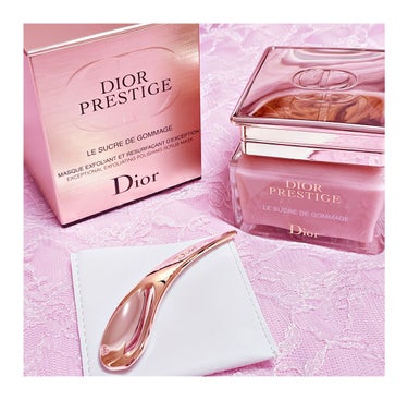 Dior　プレステージ ル ゴマージュをお友達からプレゼントでいただきました💗

見た目だけでもうっとりしちゃうんですが、使ってびっくりしっとりモチモチ肌に✨

専用のスパチュラですくって使っております