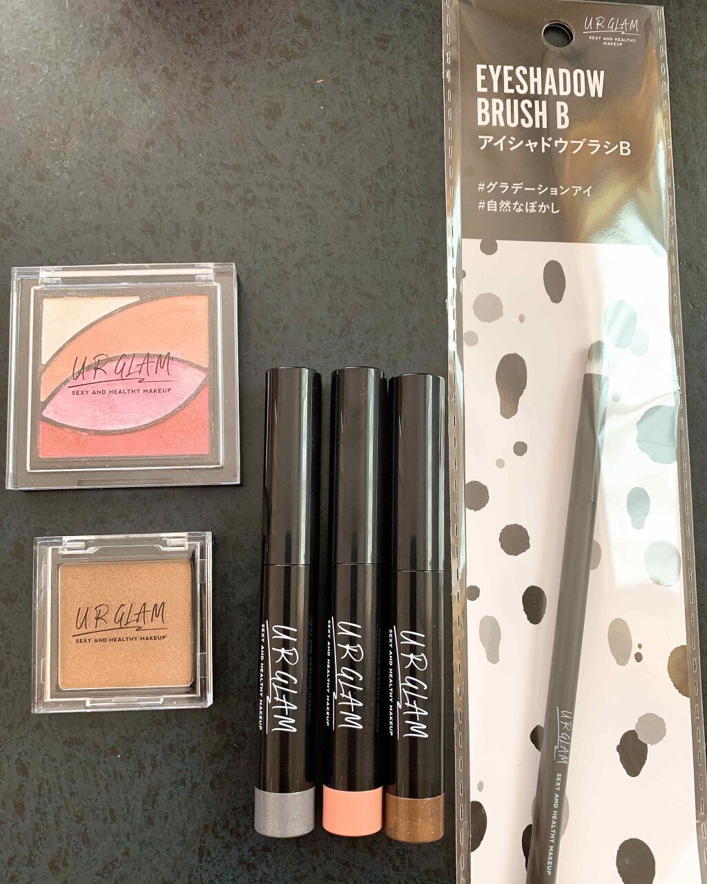 UR GLAM　EYESHADOW BRUSH A/U R GLAM/メイクブラシを使ったクチコミ（1枚目）