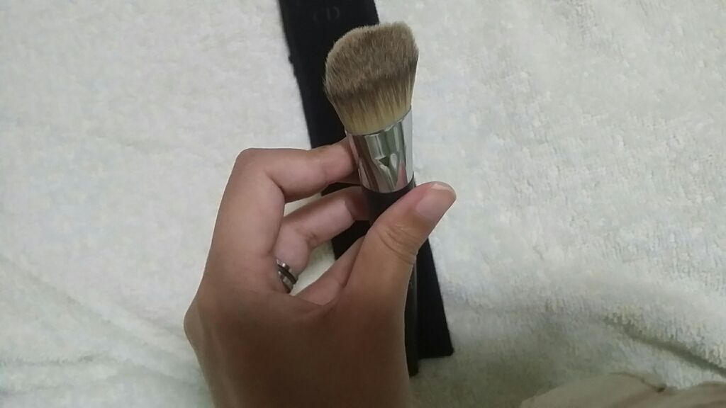 バックステージ フルイド ファンデーション ブラシ L/Dior/メイクブラシを使ったクチコミ(2枚目)