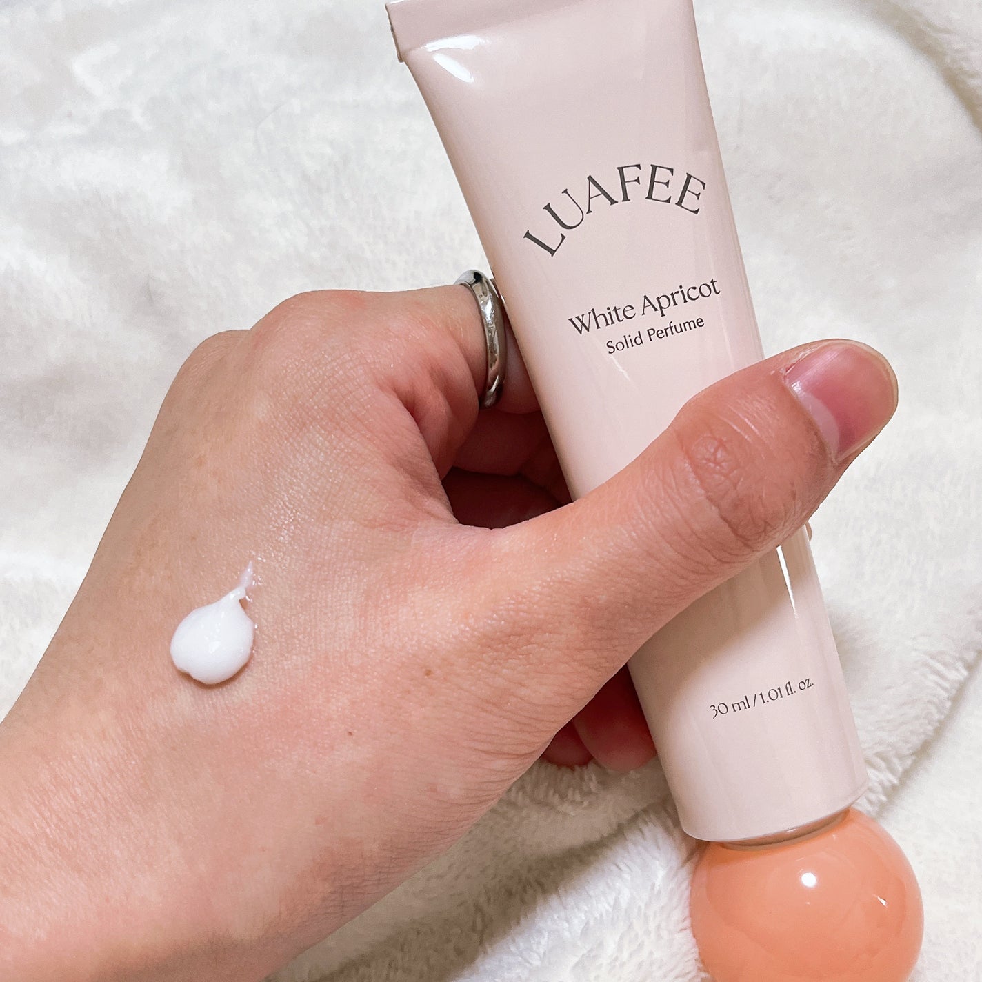ソリッド パフューム ホワイトアプリコット/LUAFEE/練り香水を使ったクチコミ(3枚目)
