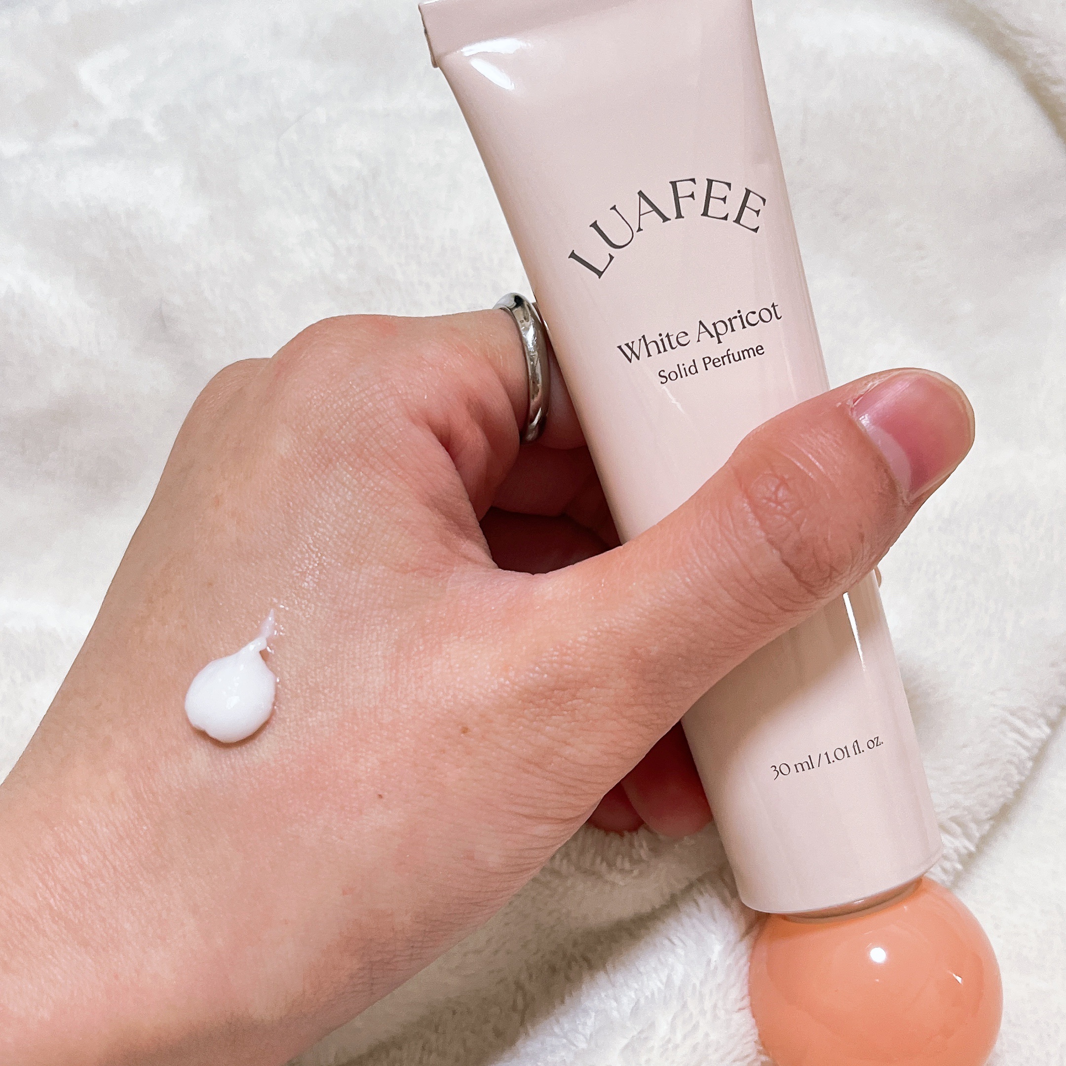 ソリッド パフューム ホワイトアプリコット/LUAFEE/練り香水を使ったクチコミ（1枚目）
